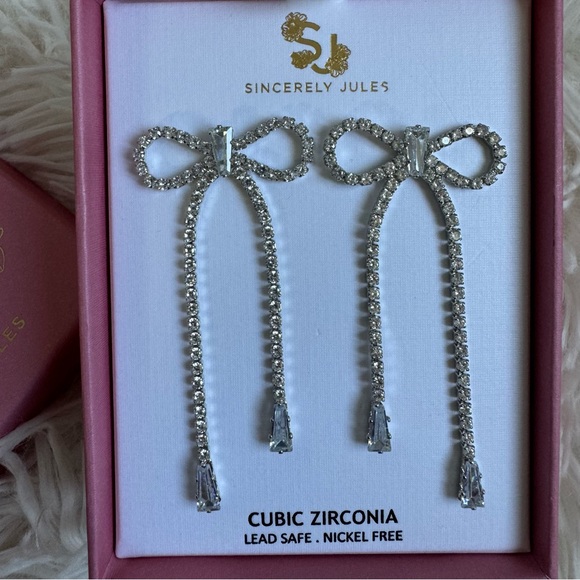 Sincerely Jules Cubic Zirconia Bow Earrings (Silver) - Picture 14 of 14